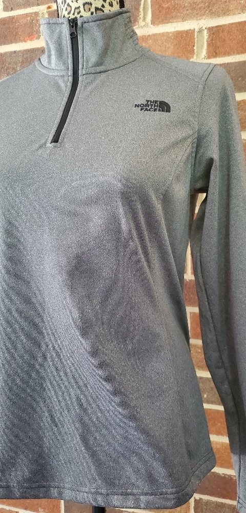 NWOT: North Face sportswear